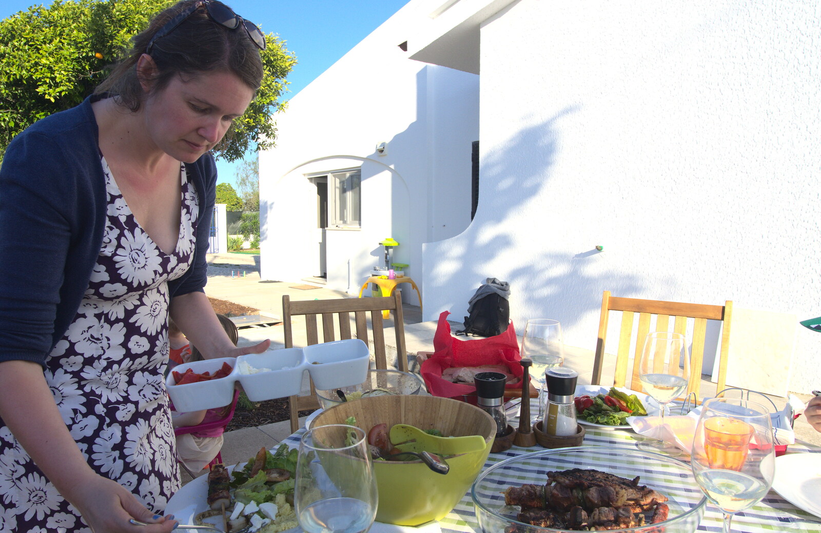 Isobel loads up from Gary and Vanessa's Barbeque, Alcantarilha, Algarve, Portugal - 7th April 2016