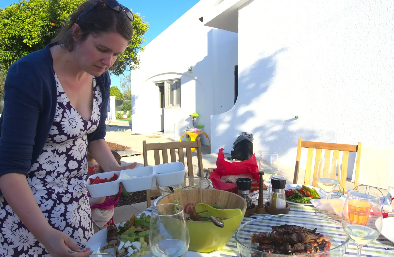 Isobel loads up, from Gary and Vanessa's Barbeque, Alcantarilha, Algarve, Portugal - 7th April 2016