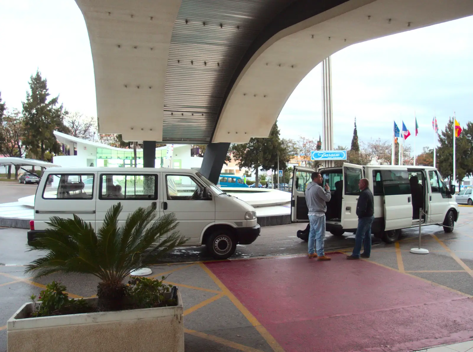 Waiting for airport taxis to arrive, from Last Days and the Journey Home, Albufeira, Portugal - 9th April 2016