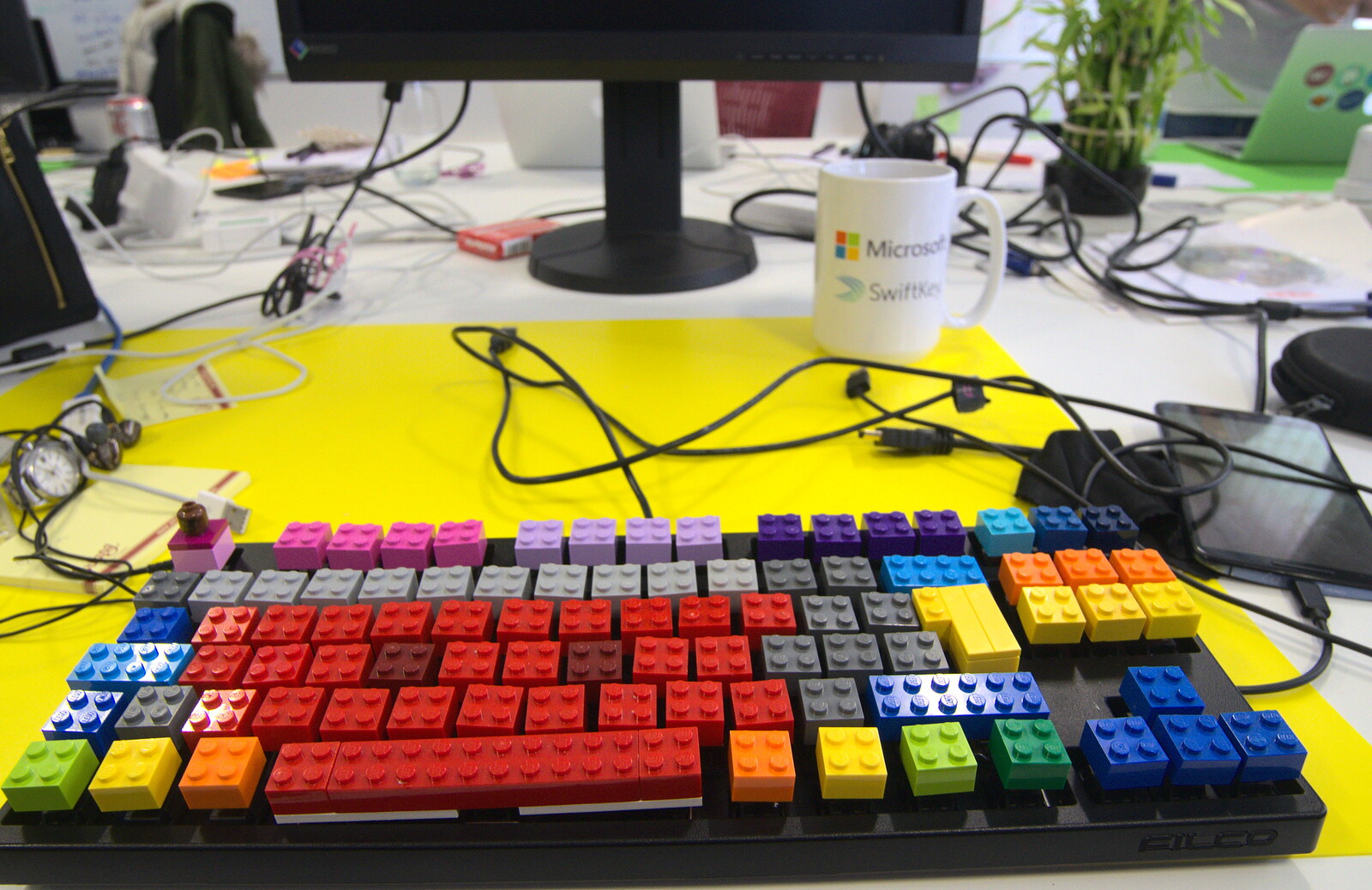 Zoheb's keyboard is finished from A SwiftKey Innovation Week, Southwark, London - 22nd April 2016