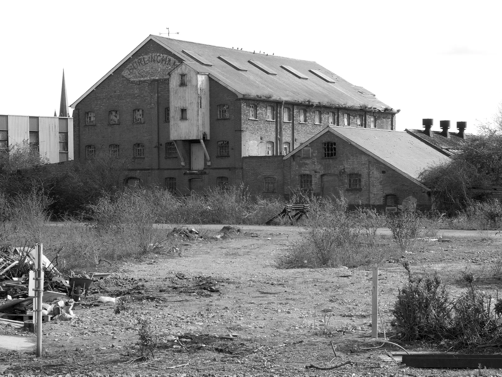 The derelict Burlingham warehouse, from The East Anglian Beer Festival, Bury St Edmunds, Suffolk - 23rd April 2016