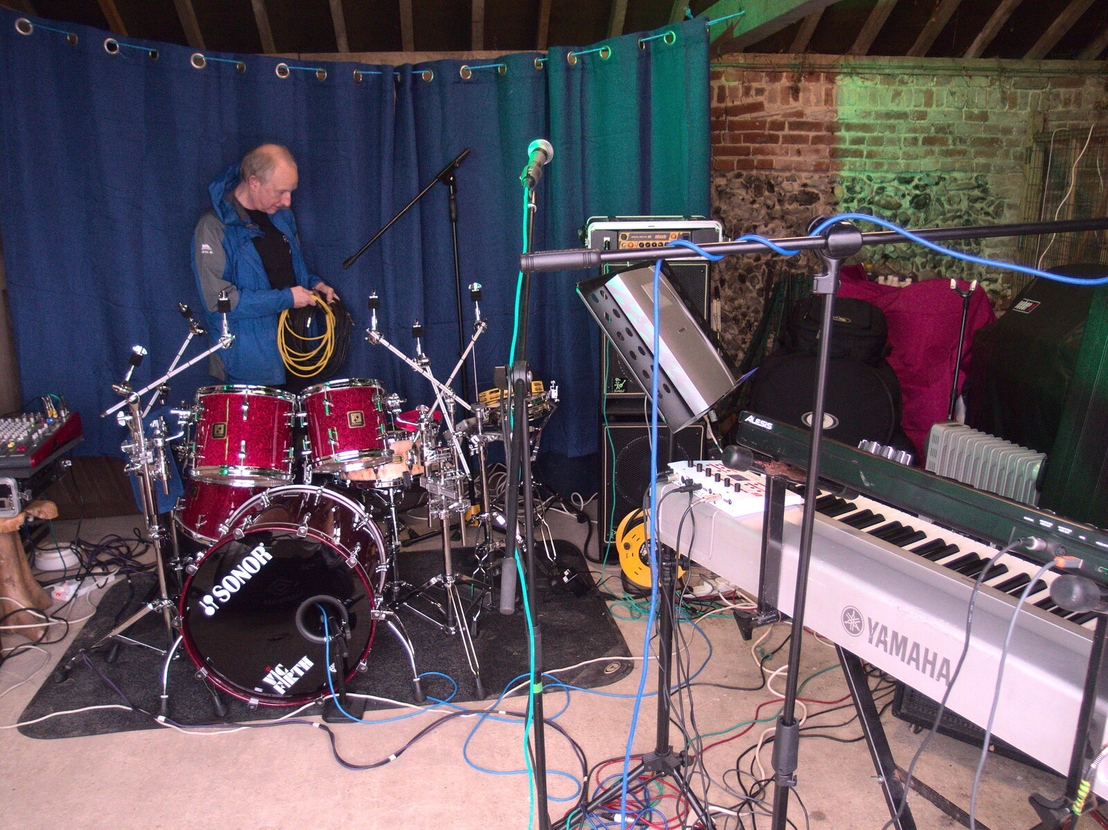 The band sets up in a shed from The BSCC at the Hoxne Swan, and Mint Street Hula, Suffolk and London - 4th May 2016