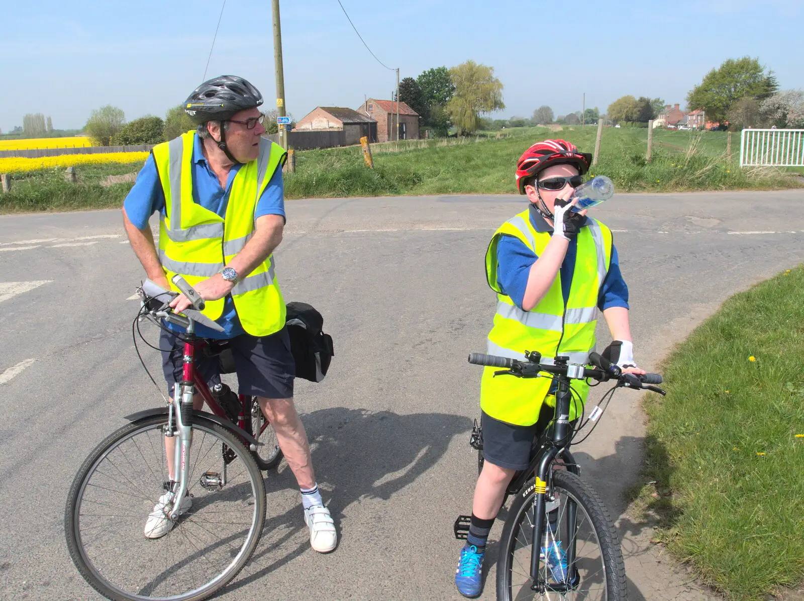 Alan and Matthew wait around, from The BSCC Cycling Weekender, Outwell, West Norfolk - 7th May 2016