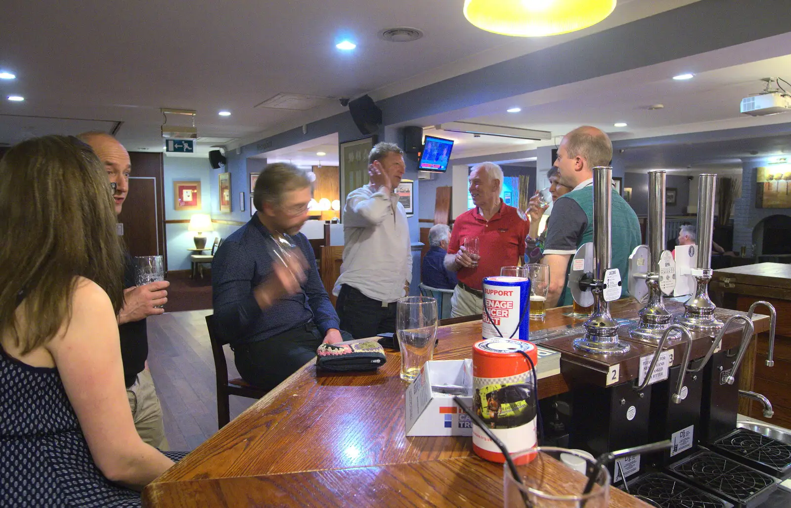 The (relatively) late-night gang at the bar, from The BSCC Cycling Weekender, Outwell, West Norfolk - 7th May 2016