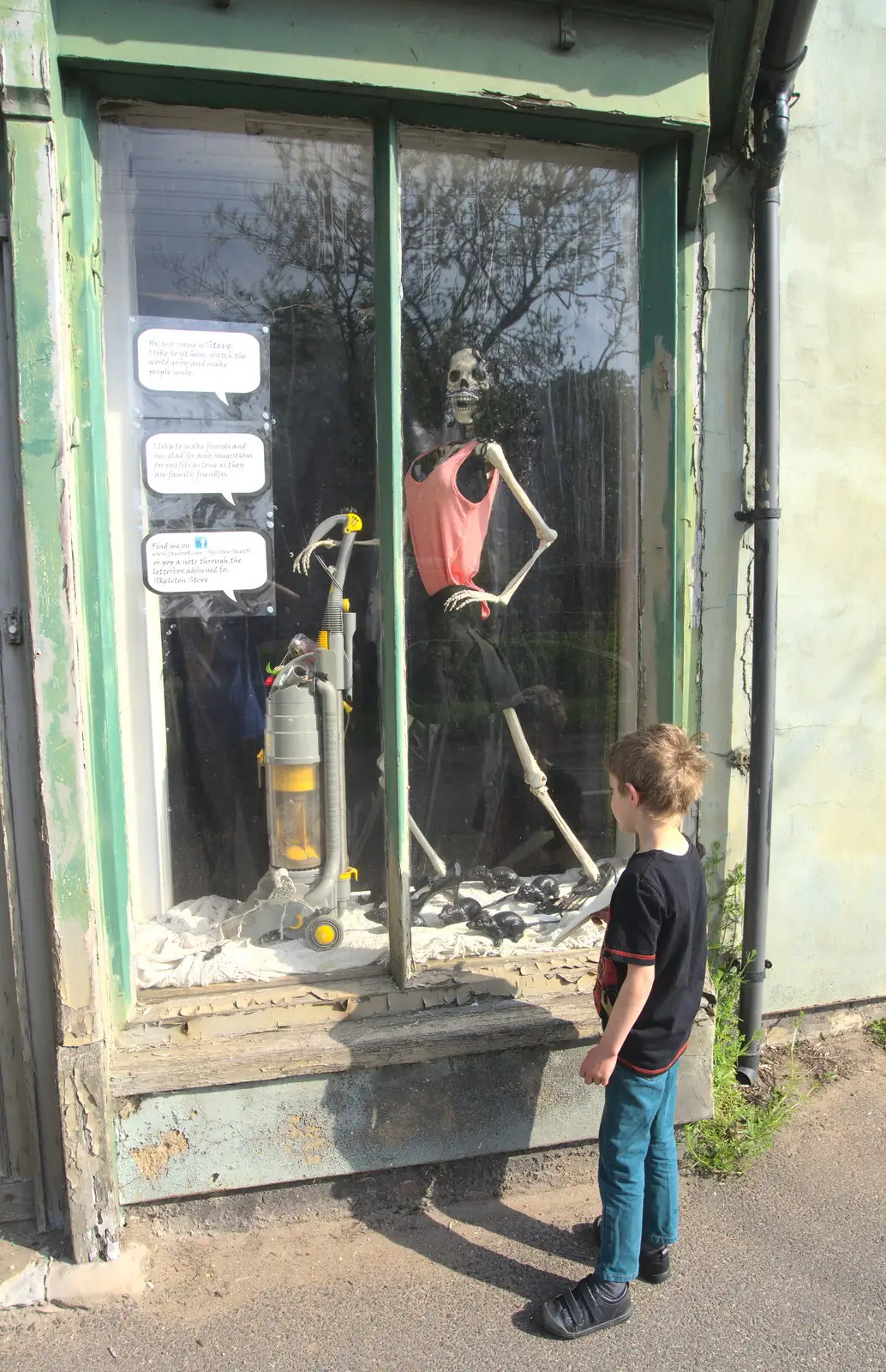 Fred inspect a skeleton called 'Steve', from The BSCC Cycling Weekender, Outwell, West Norfolk - 7th May 2016