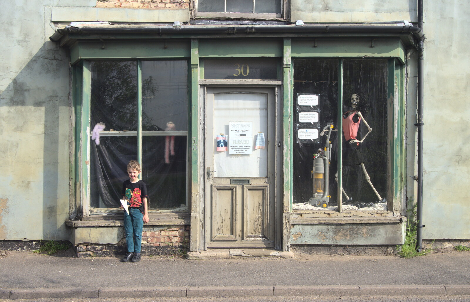 Fred by the derelict shop's window from The BSCC Cycling Weekender, Outwell, West Norfolk - 7th May 2016