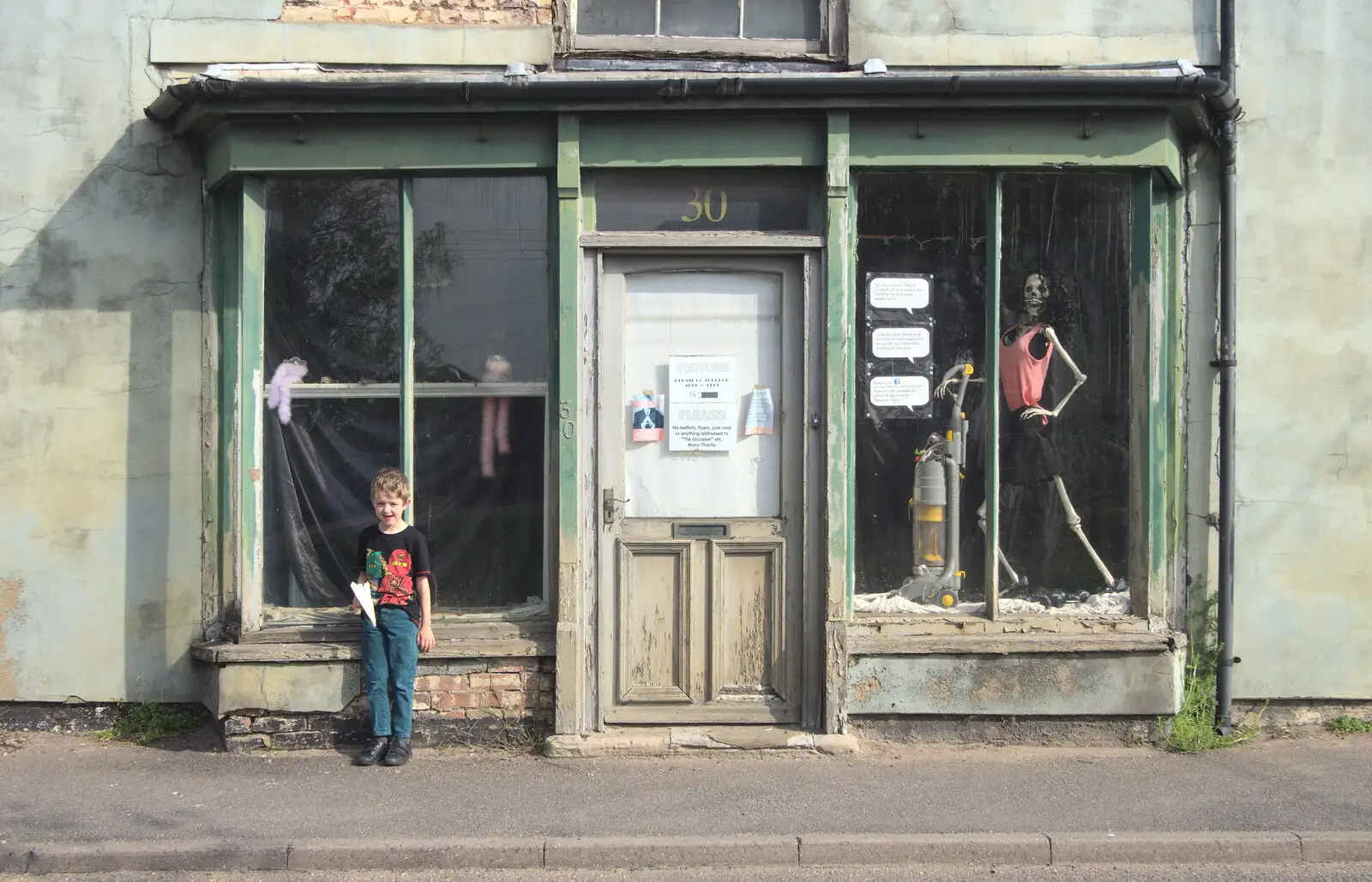 Fred by the derelict shop's window, from The BSCC Cycling Weekender, Outwell, West Norfolk - 7th May 2016