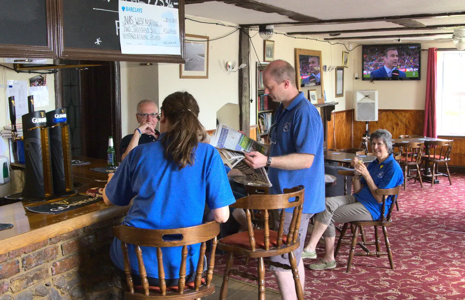 Paul reads the paper, from The BSCC Cycling Weekender, Outwell, West Norfolk - 7th May 2016