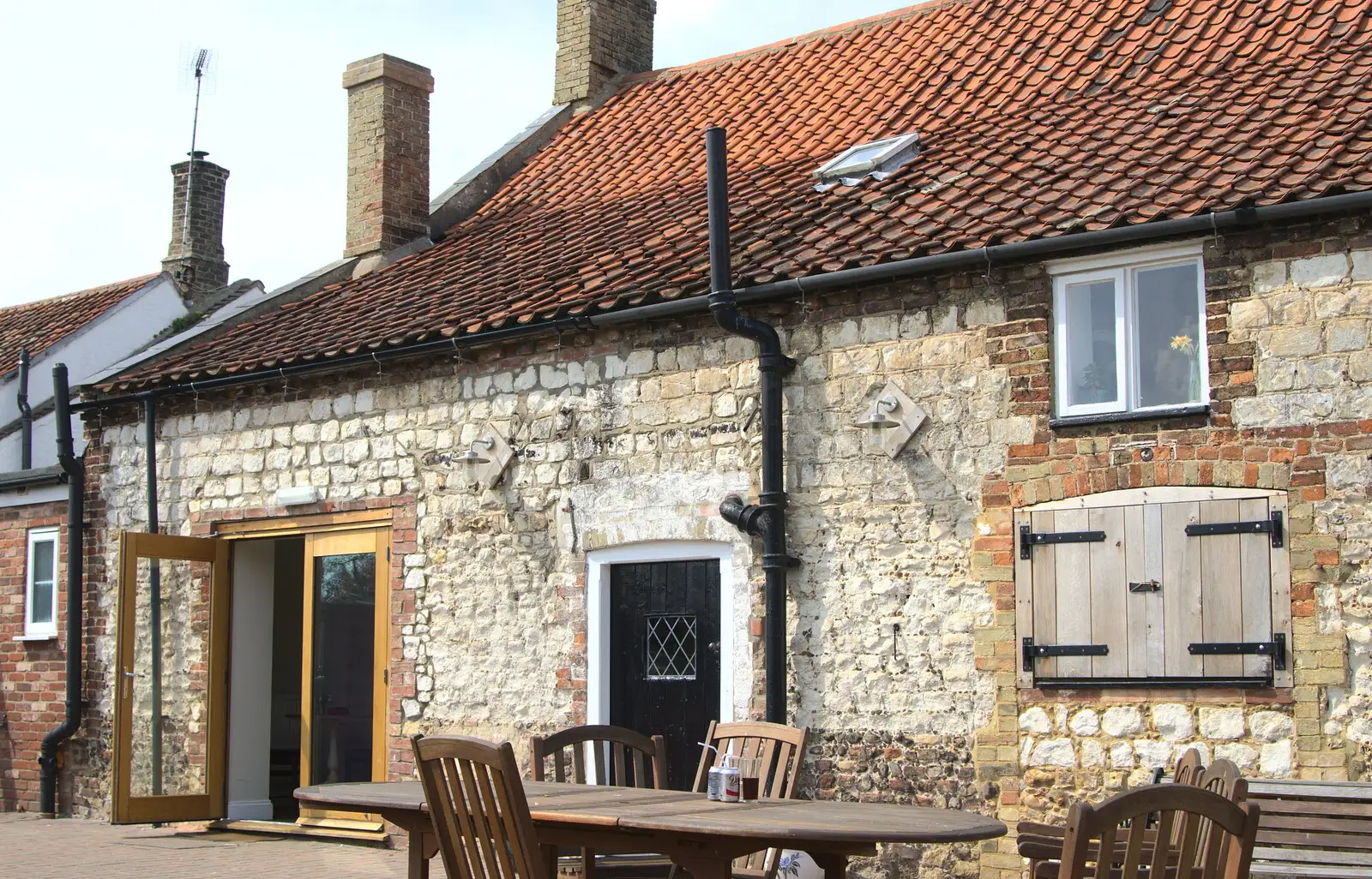 The back of the pub, from The BSCC Cycling Weekender, Outwell, West Norfolk - 7th May 2016