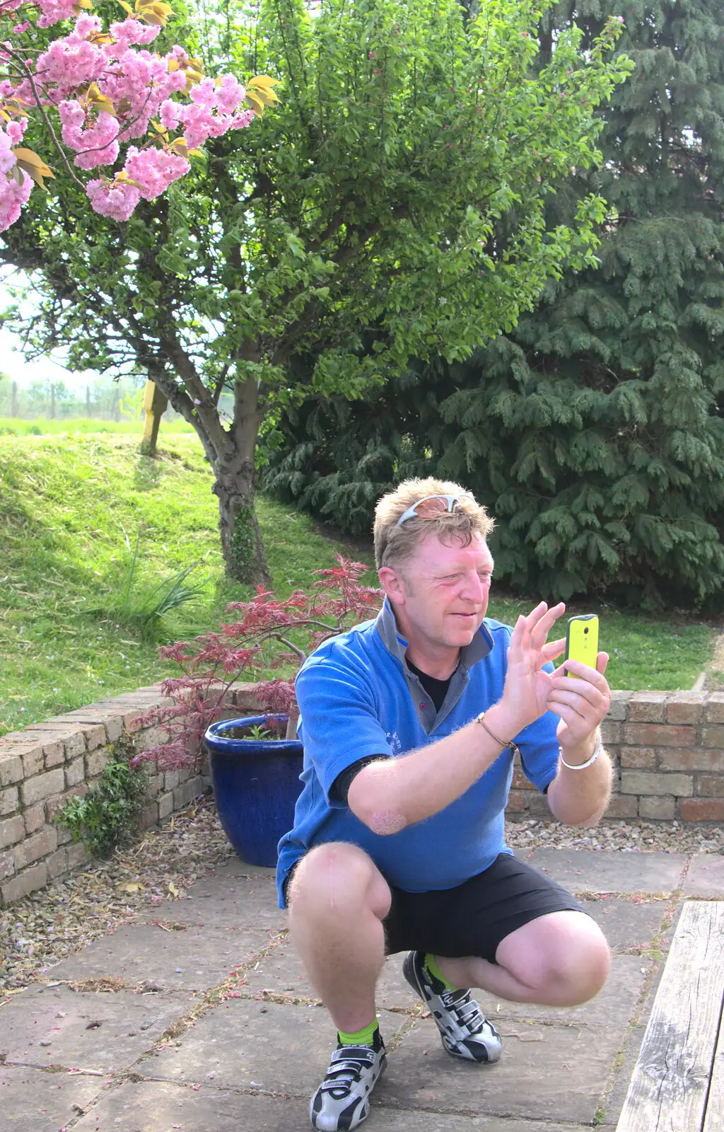 Gaz takes a photo, from The BSCC Cycling Weekender, Outwell, West Norfolk - 7th May 2016