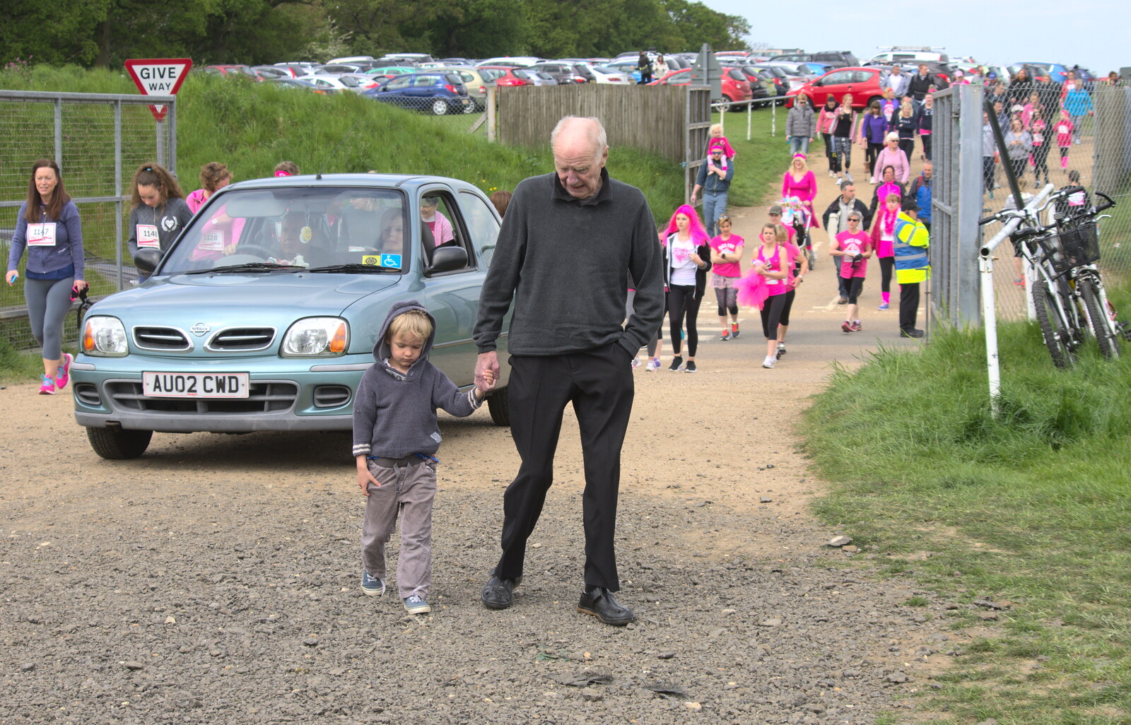 Harry and the G-Unit trundle down to the event from Isobel's Race for Life, Costessey, Norwich - 15th May 2016
