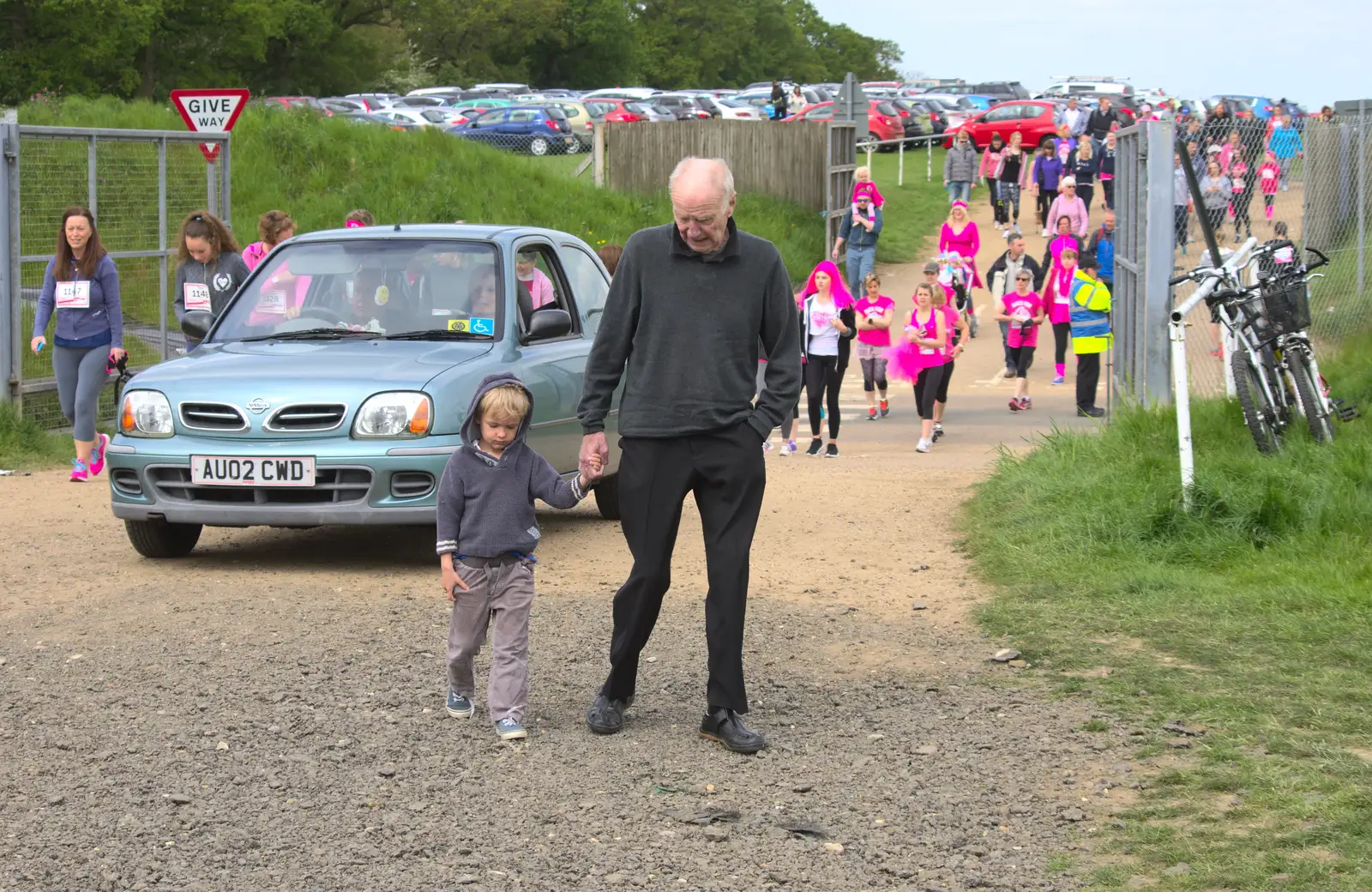 Harry and the G-Unit trundle down to the event, from Isobel's Race for Life, Costessey, Norwich - 15th May 2016