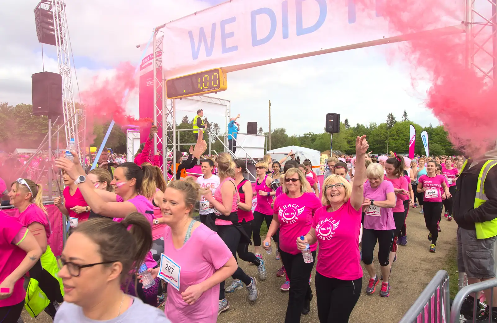 One minute after the start, from Isobel's Race for Life, Costessey, Norwich - 15th May 2016