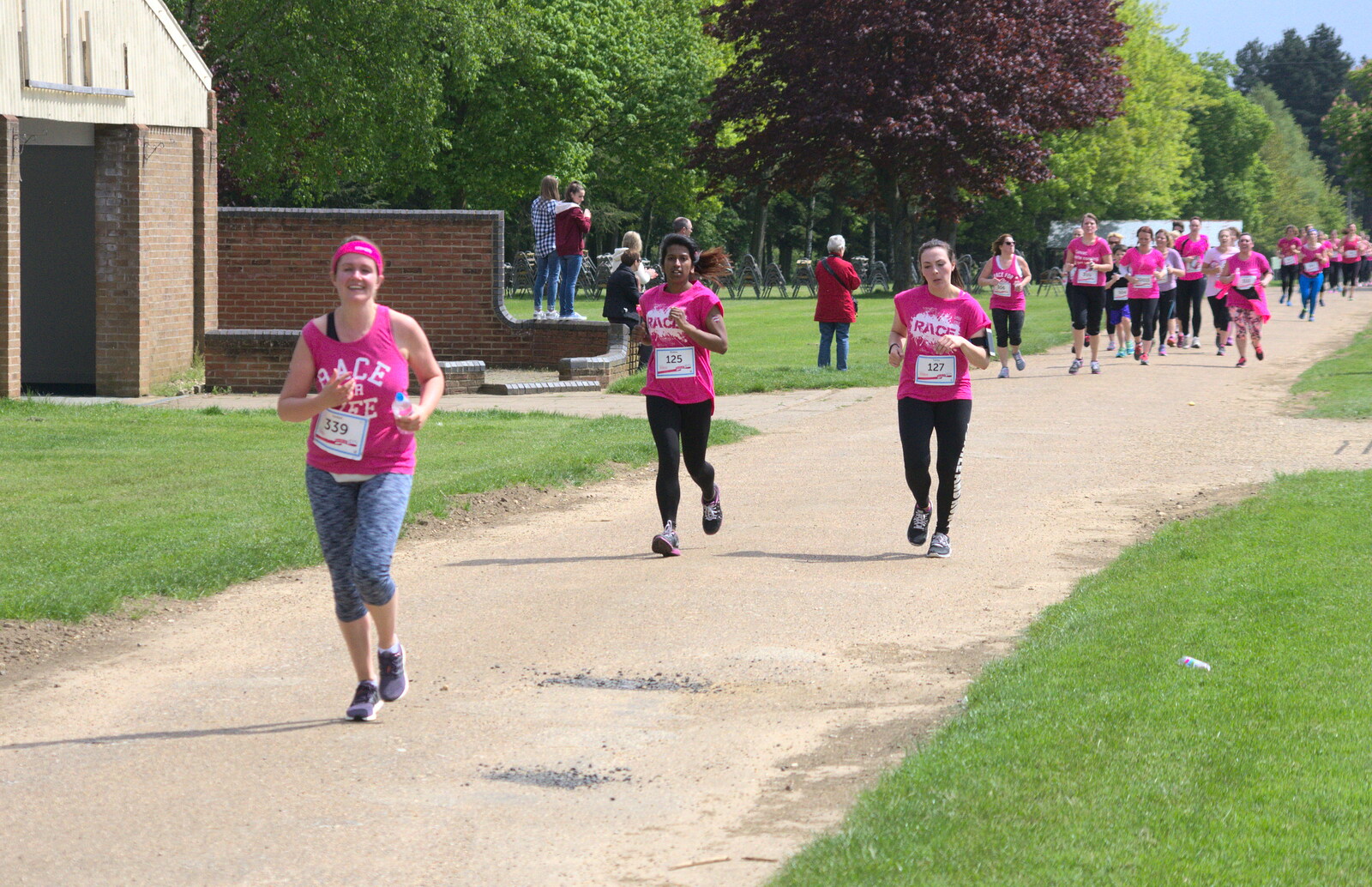 A throng of runners comes up to the 7k mark from Isobel's Race for Life, Costessey, Norwich - 15th May 2016