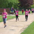 A throng of runners comes up to the 7k mark, Isobel's Race for Life, Costessey, Norwich - 15th May 2016