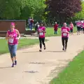 A throng of runners comes up to the 7k mark, Isobel's Race for Life, Costessey, Norwich - 15th May 2016