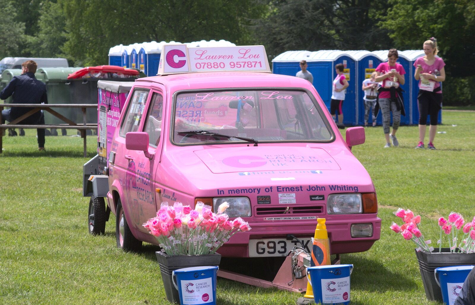 A very pink Reliant from Isobel's Race for Life, Costessey, Norwich - 15th May 2016