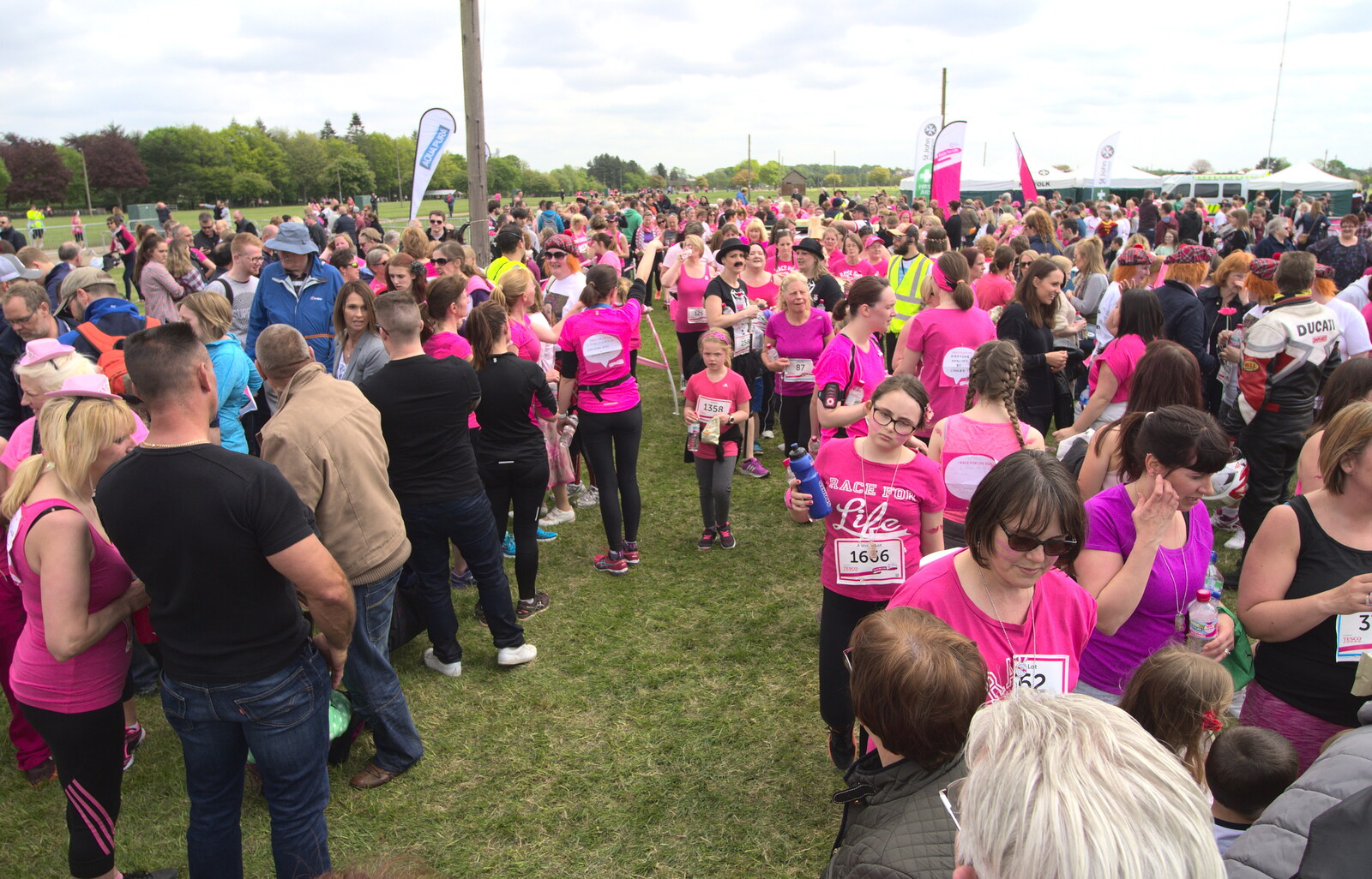 A big crowd of finishers from Isobel's Race for Life, Costessey, Norwich - 15th May 2016
