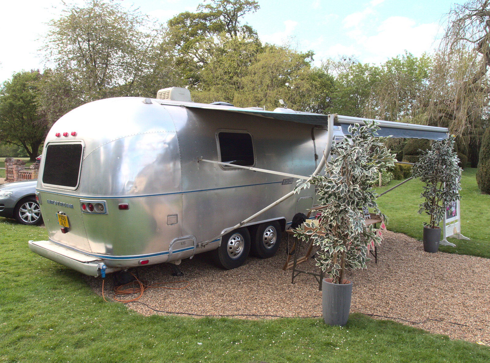 An Airstream caravan is a mobile studio from The BBs at New Buckeham, and Beers at Katzenjammer's, London - 16th May 2016