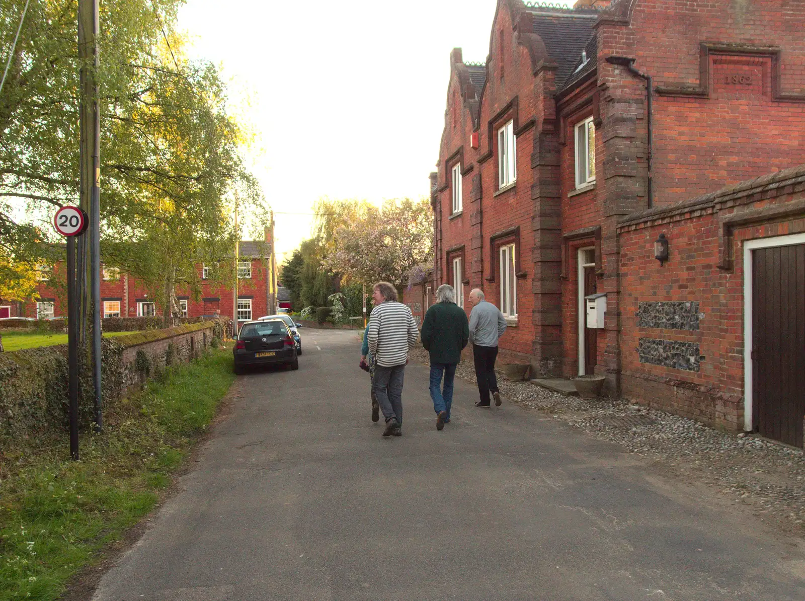 More milling around in New Buckenham, from The BBs at New Buckeham, and Beers at Katzenjammer's, London - 16th May 2016