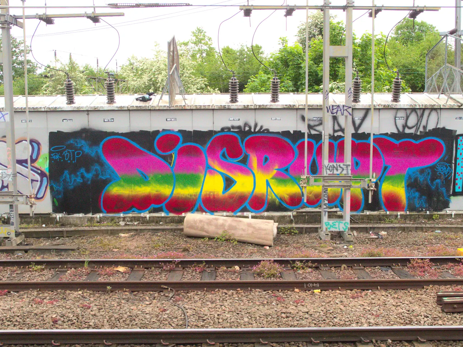 Very colourful graffiti on a substation, from The BSCC at the Wortwell Bell, Wortwell, Norfolk - 26th May 2016