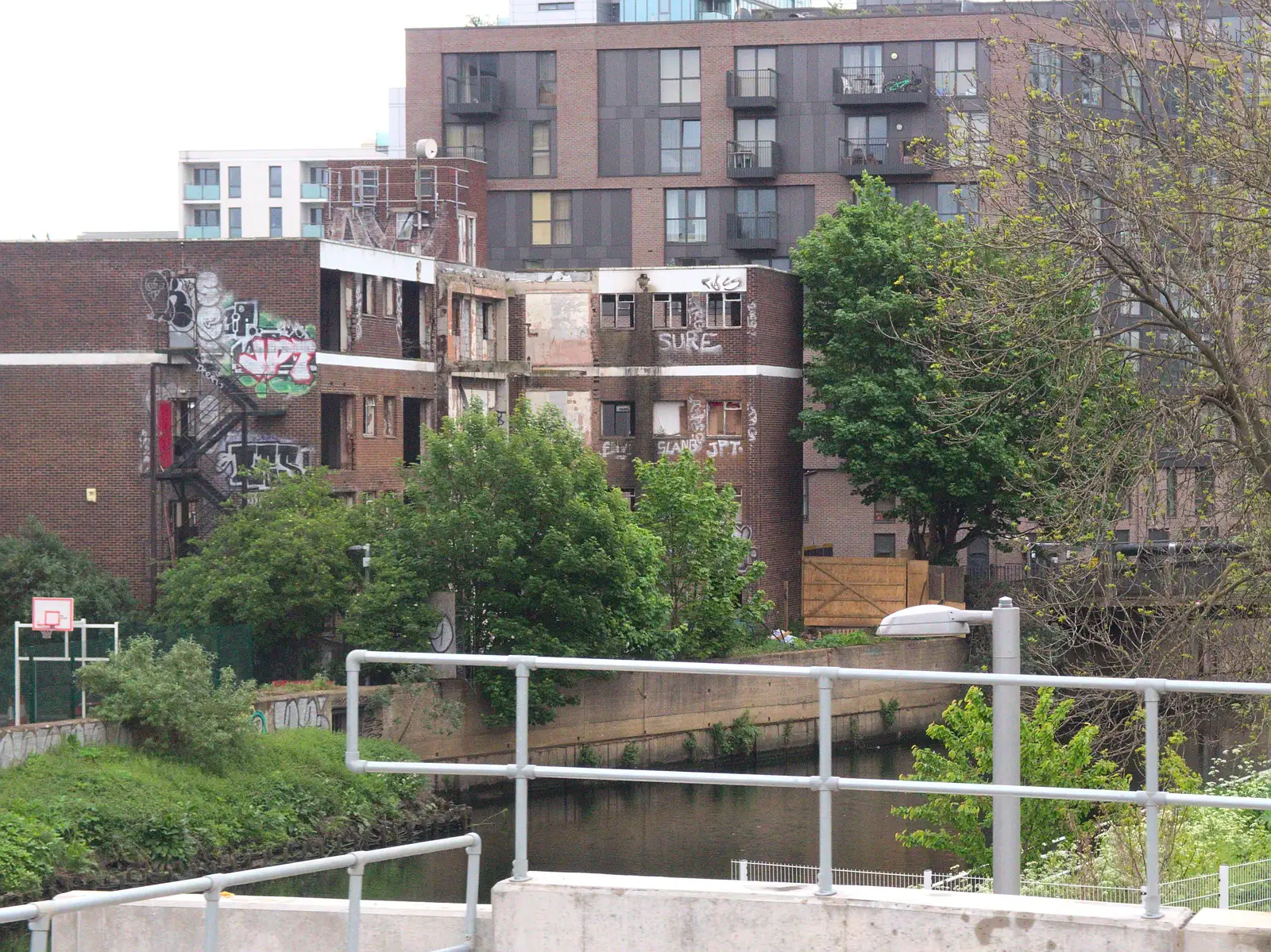 The derelict building on the river at Stratford, from The BSCC at the Wortwell Bell, Wortwell, Norfolk - 26th May 2016