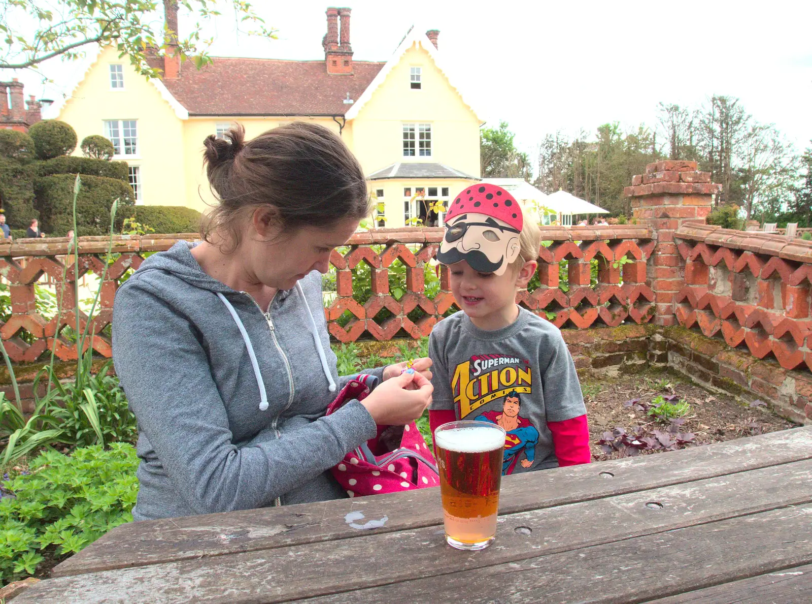 Isobel and Harry in the Oaksmere, from The BSCC at the Wortwell Bell, Wortwell, Norfolk - 26th May 2016