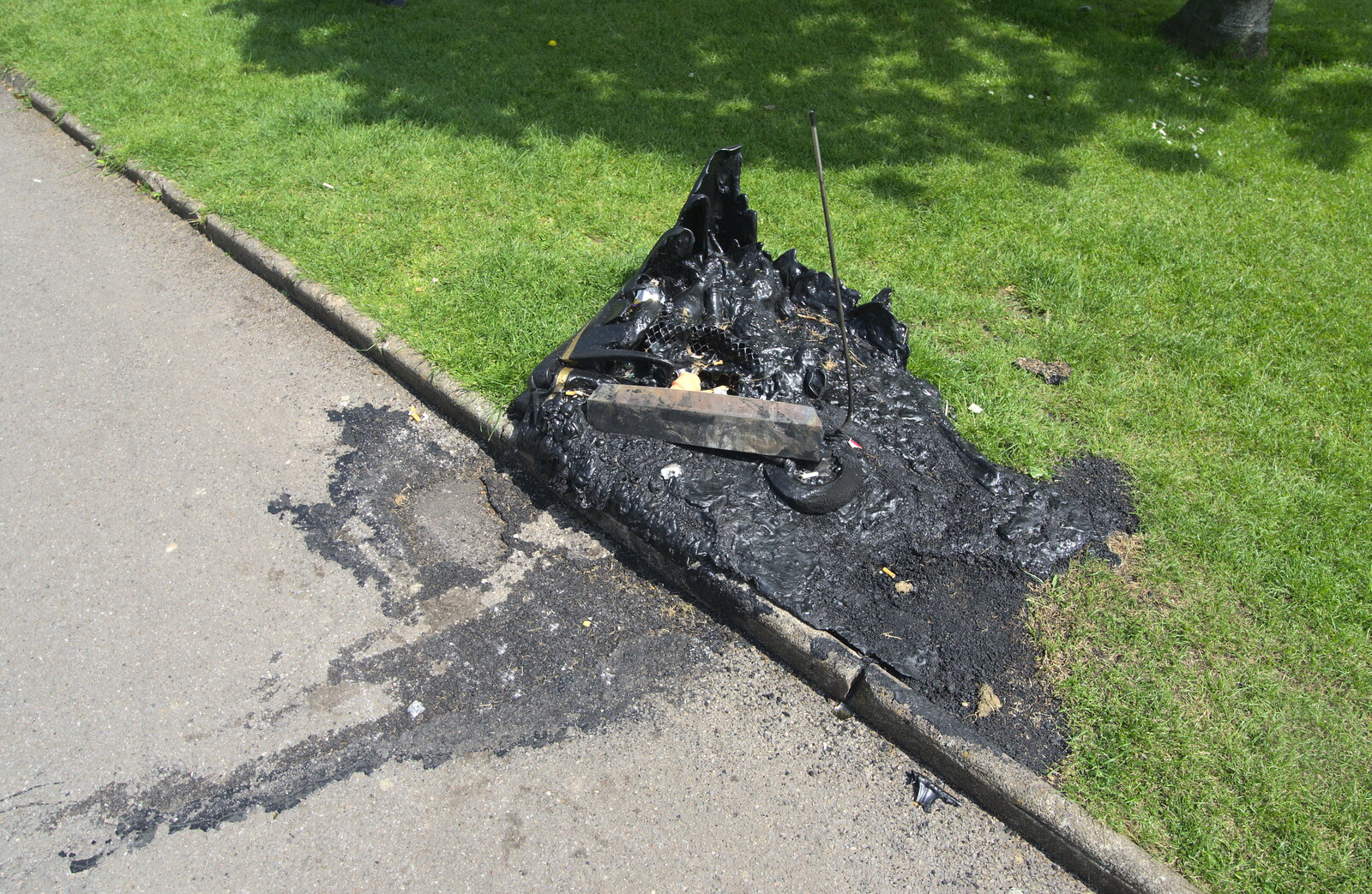 Some knobwit has torched a dustbin from A Tamar River Trip, Plymouth, Devon - 30th May 2016