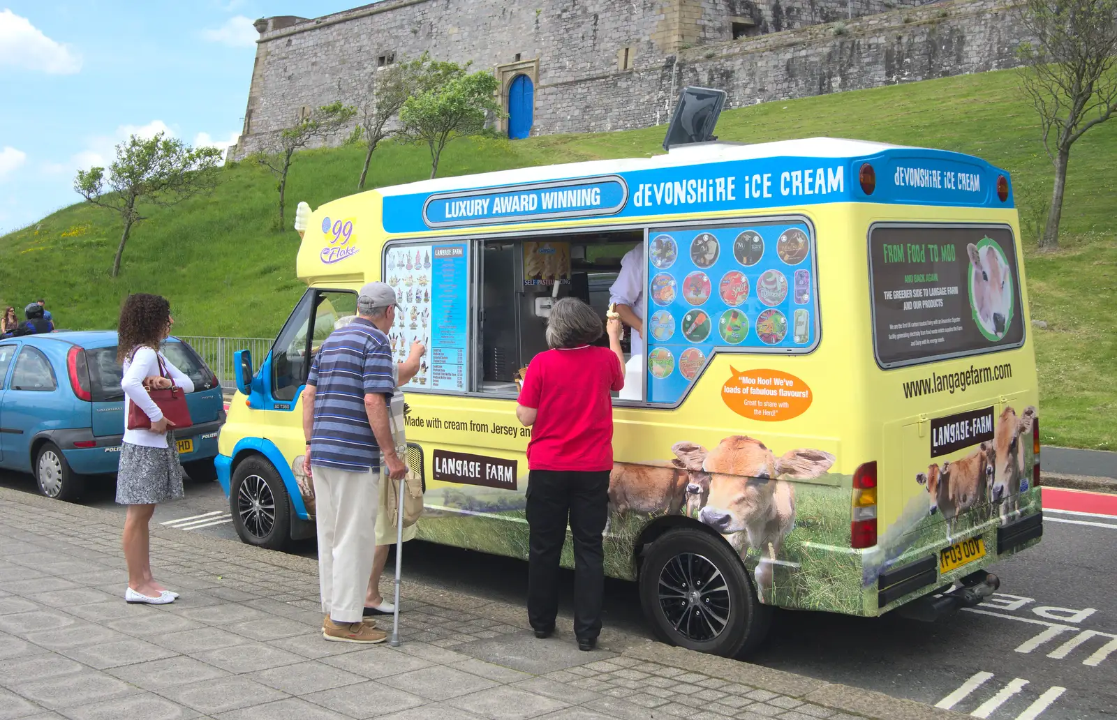 The queues have died down at the ice cream van, from A Tamar River Trip, Plymouth, Devon - 30th May 2016