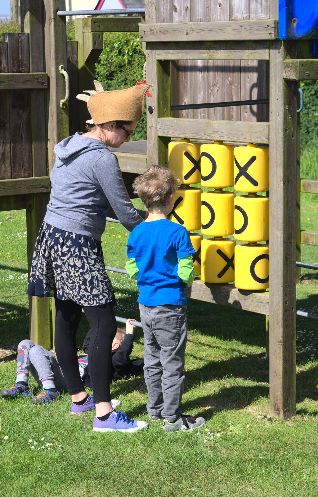Isobel and Fred play noughts and crosses from Spreyton to Stonehenge, Salisbury Plain, Wiltshire - 31st May 2016