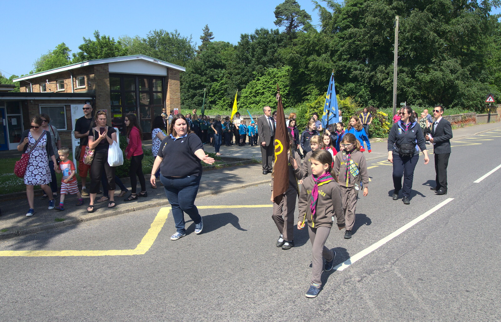 The Brownies lead the way from A Trip to the Office and the Mayor-Making Parade, Eye, Suffolk - 4th June 2016