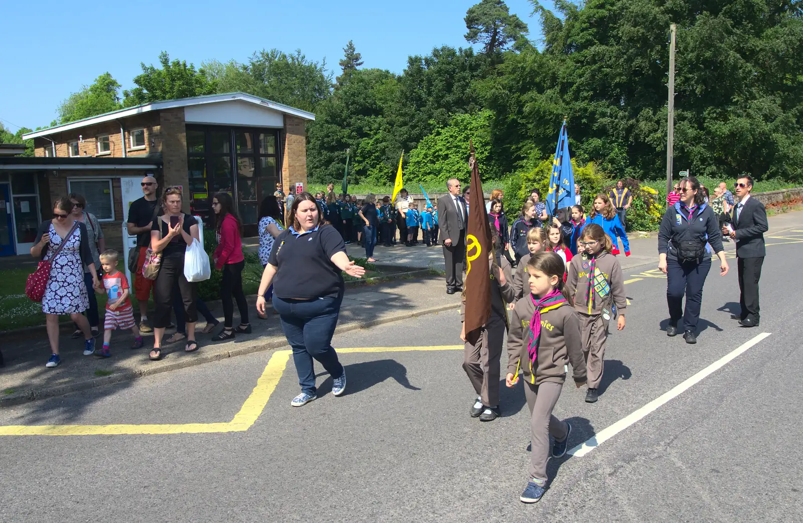 The Brownies lead the way, from A Trip to the Office and the Mayor-Making Parade, Eye, Suffolk - 4th June 2016