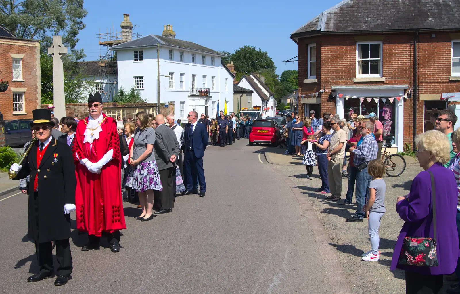 The new mayor is out on the street, from A Trip to the Office and the Mayor-Making Parade, Eye, Suffolk - 4th June 2016