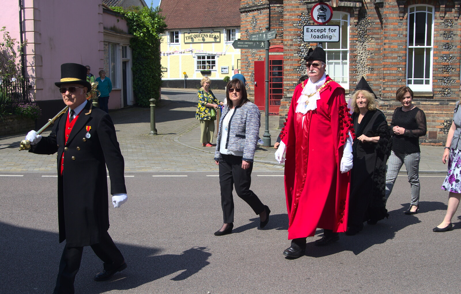 The mayor heads off from A Trip to the Office and the Mayor-Making Parade, Eye, Suffolk - 4th June 2016