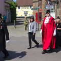 The mayor heads off, A Trip to the Office and the Mayor-Making Parade, Eye, Suffolk - 4th June 2016