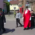 The mayor heads off, A Trip to the Office and the Mayor-Making Parade, Eye, Suffolk - 4th June 2016