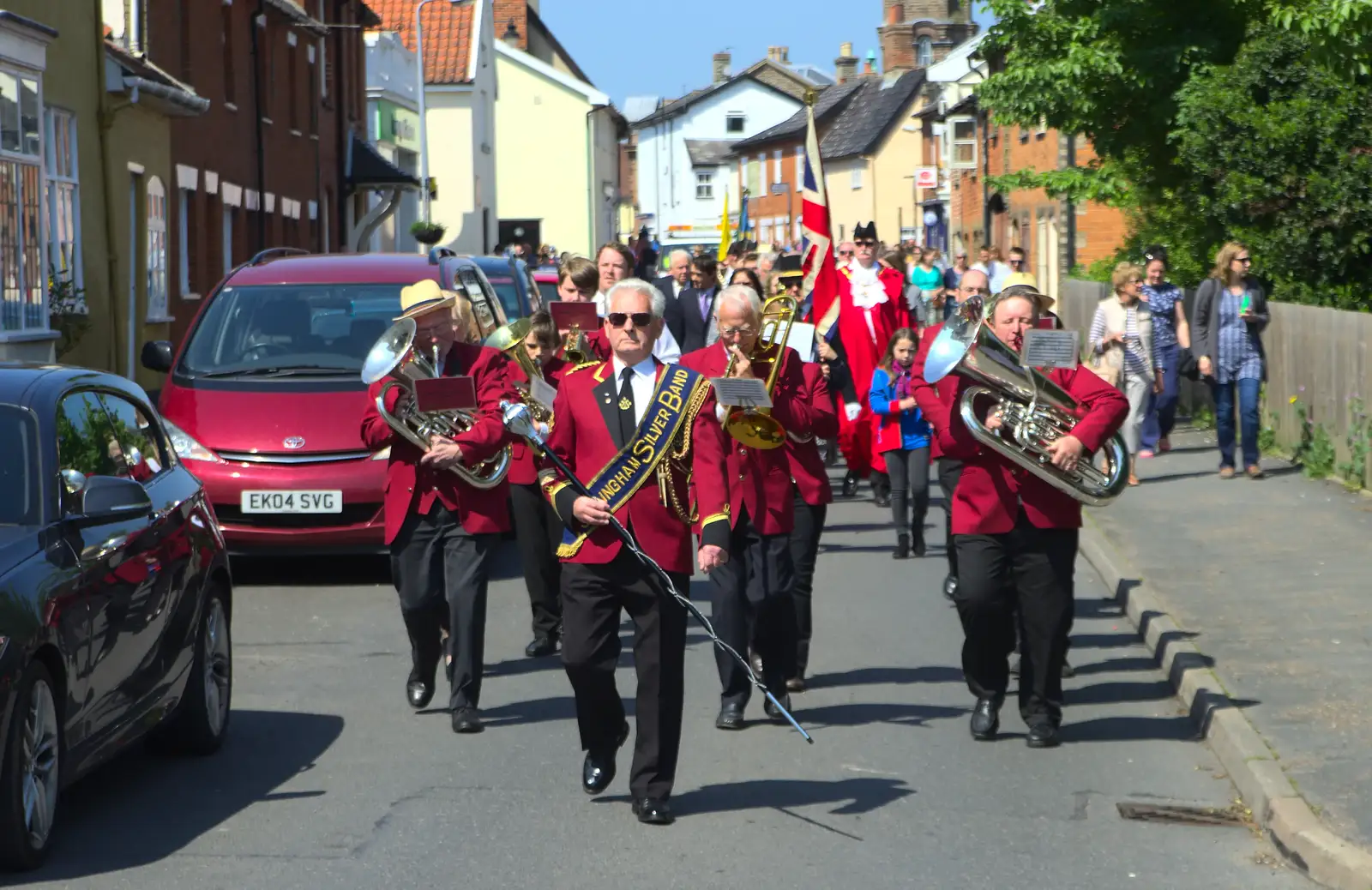 The GSB leads the way up Church Street, from A Trip to the Office and the Mayor-Making Parade, Eye, Suffolk - 4th June 2016