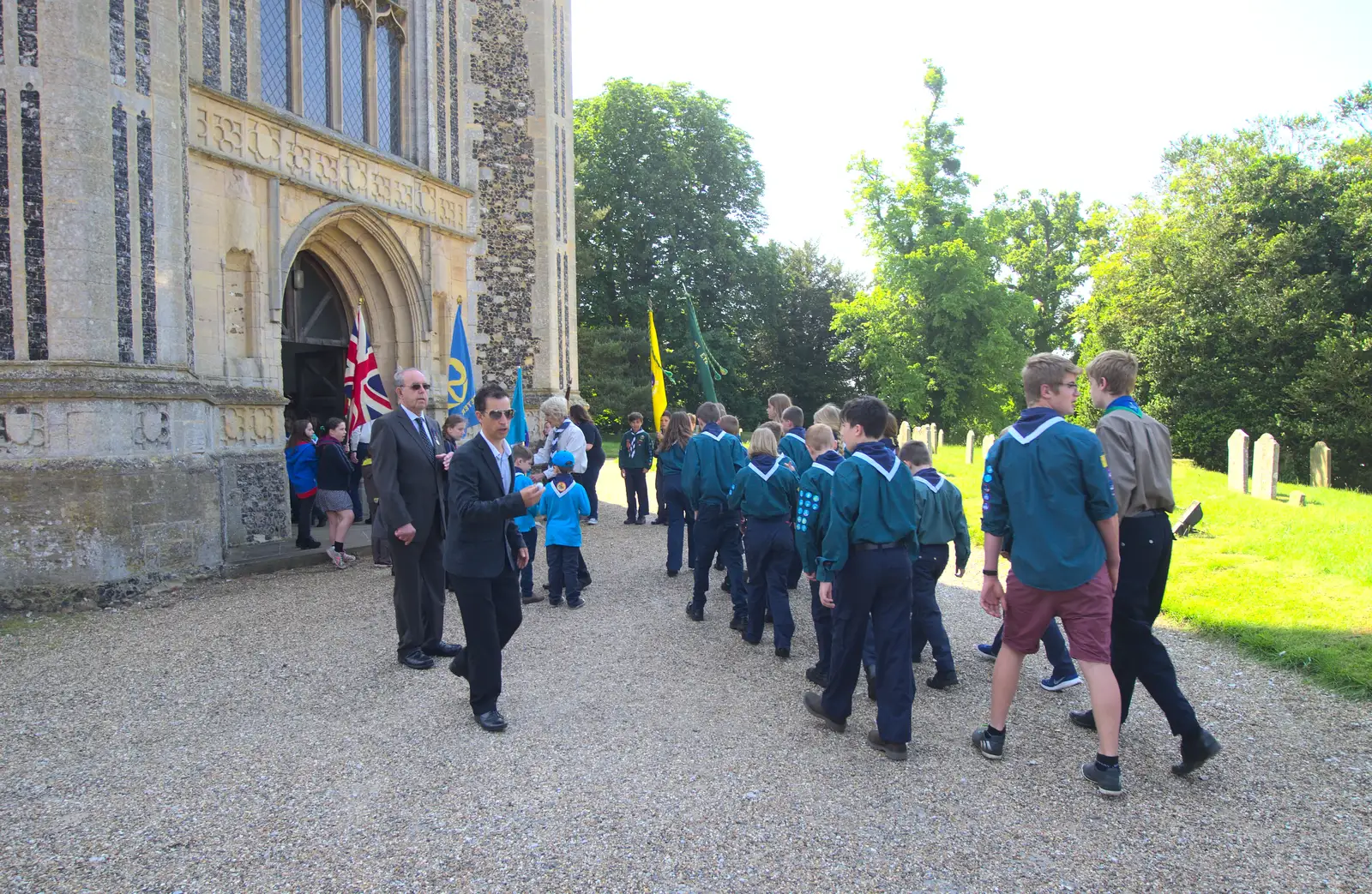 Bruce from the Handyman roams around, from A Trip to the Office and the Mayor-Making Parade, Eye, Suffolk - 4th June 2016