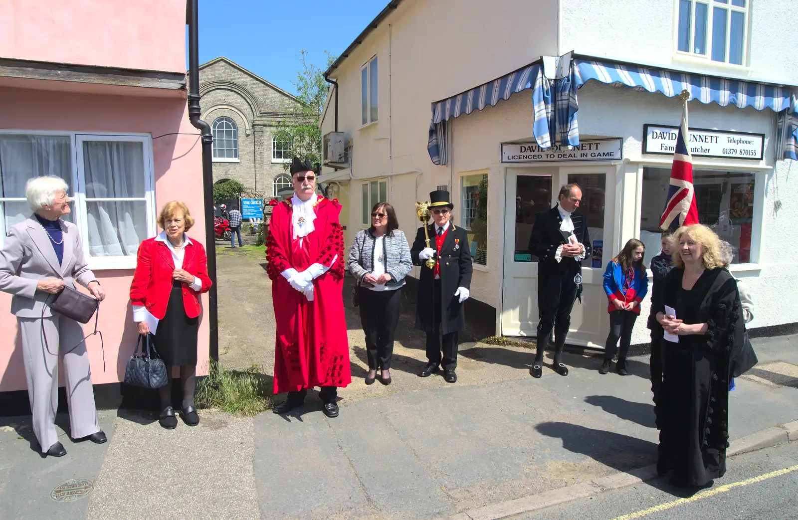 The mayor hangs around by Dunnett's, from A Trip to the Office and the Mayor-Making Parade, Eye, Suffolk - 4th June 2016