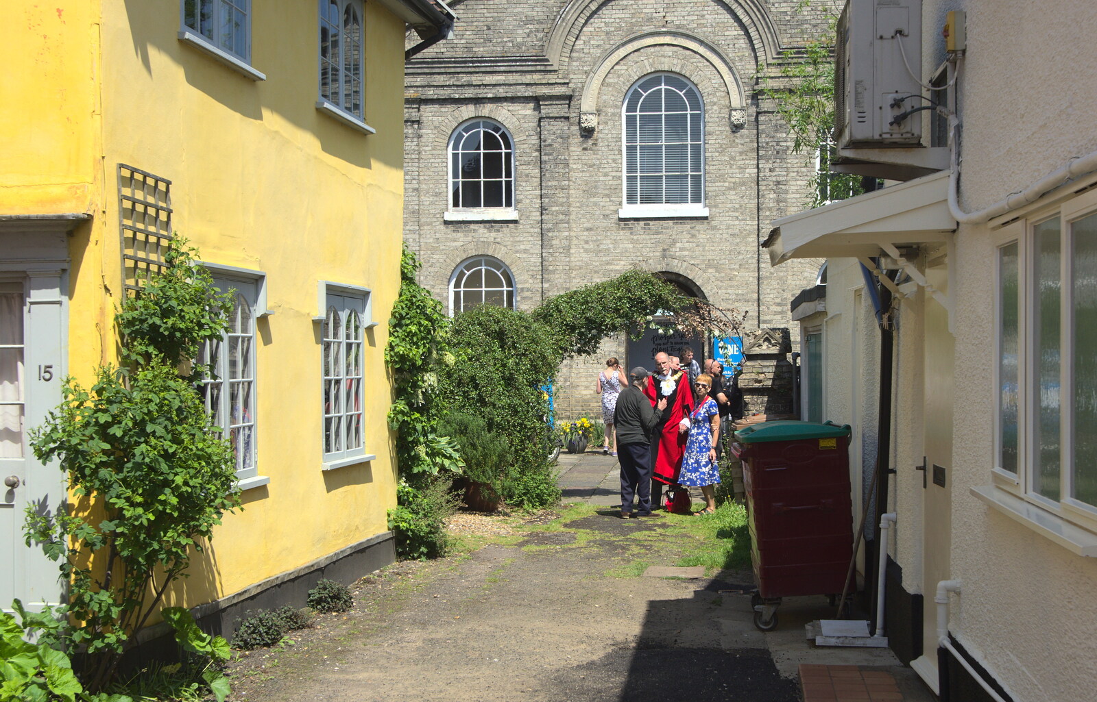 The tour finishes in the Vine Church from A Trip to the Office and the Mayor-Making Parade, Eye, Suffolk - 4th June 2016