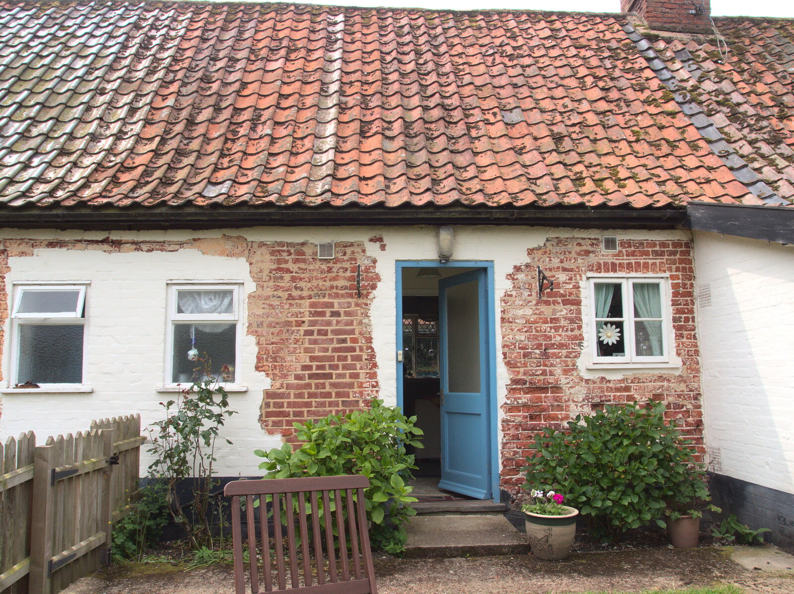 Alfie Elliot's old house in Brome from The BBs at Fersfield, Norfolk - 11th June 2016
