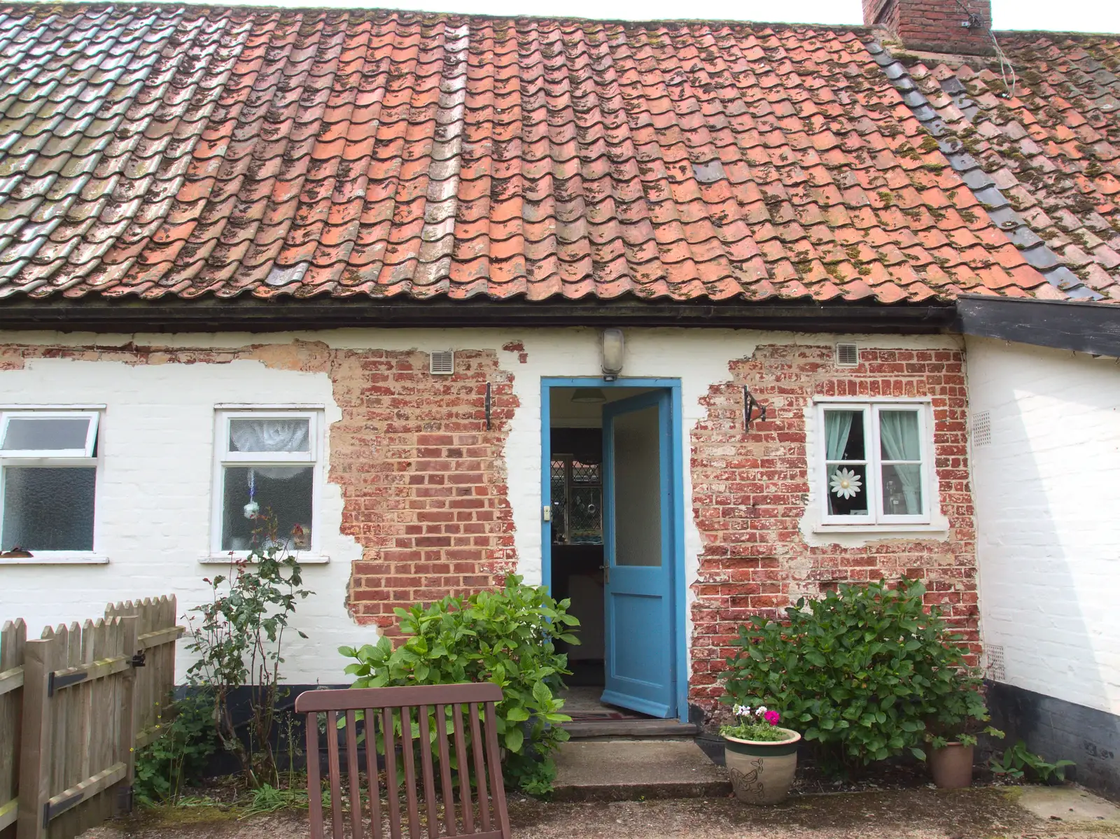 Alfie Elliot's old house in Brome, from The BBs at Fersfield, Norfolk - 11th June 2016