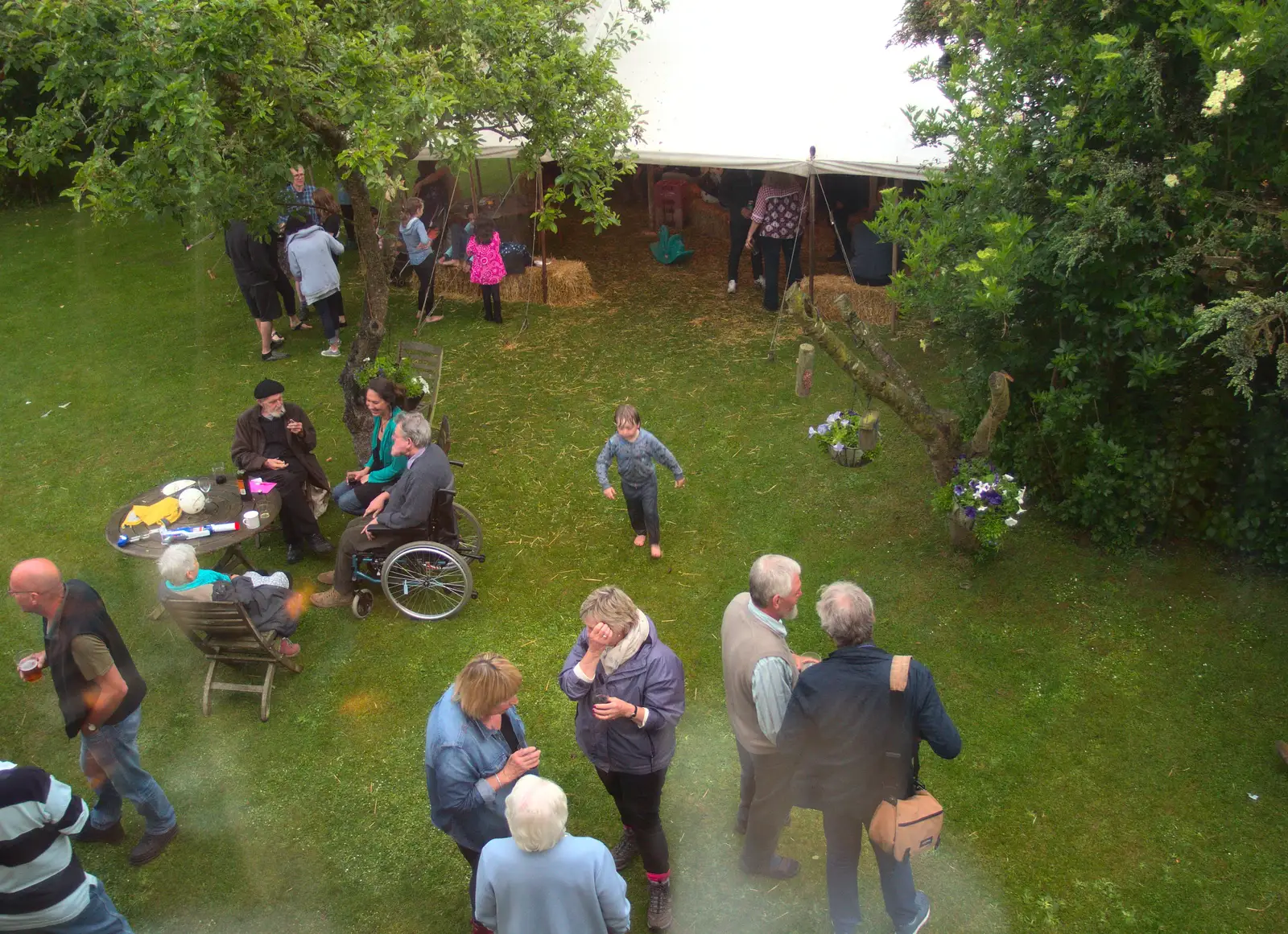 The crowds below, from The BBs at Fersfield, Norfolk - 11th June 2016