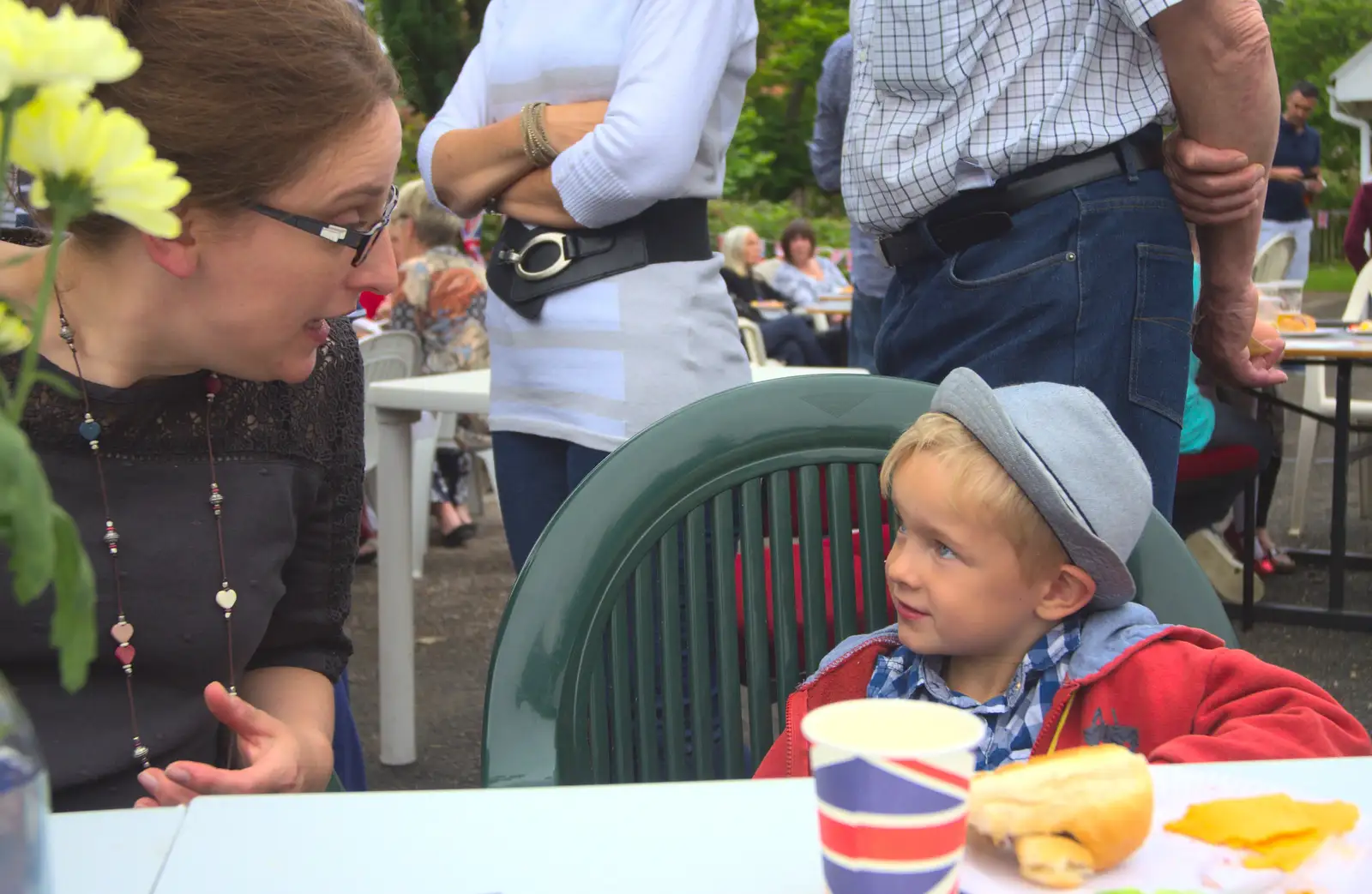 Harry chats to Suey, from The Queen's Village Hall Birthday, Brome, Suffolk - 12th June 2016