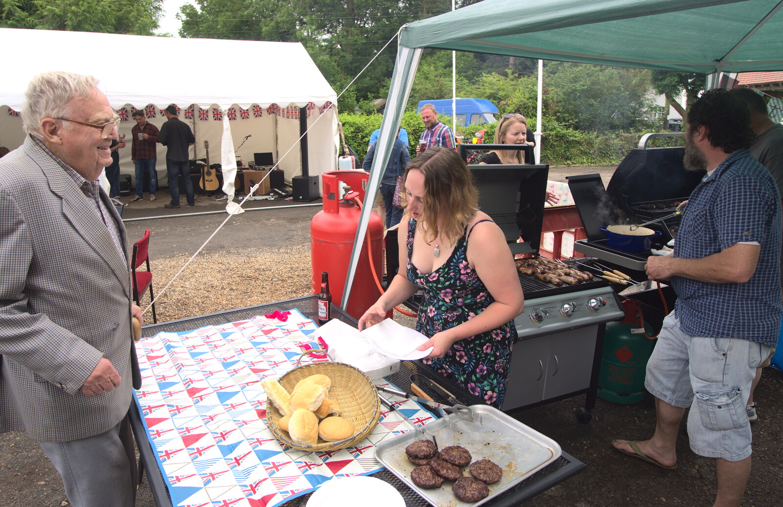Old Man West rocks up for a burger from The Queen's Village Hall Birthday, Brome, Suffolk - 12th June 2016