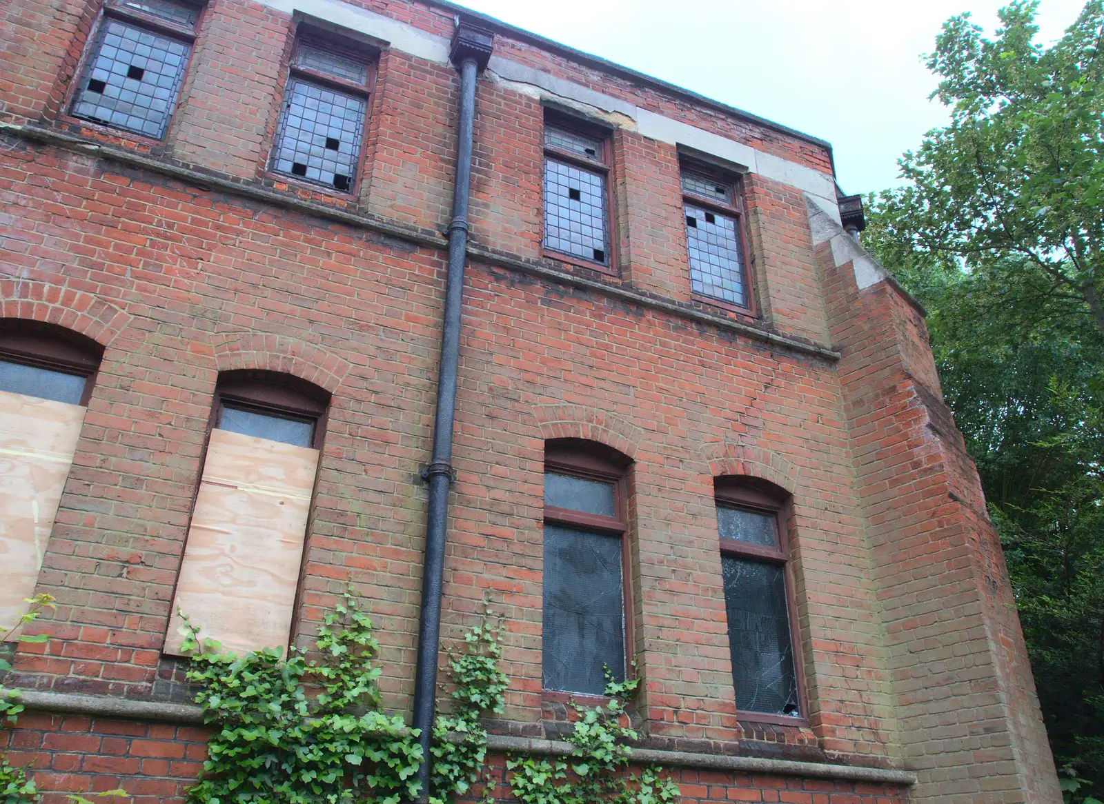 Smahed windows and dereliction, from Caoimhe the Shoe's Desk, Highbury, London - 18th June 2016