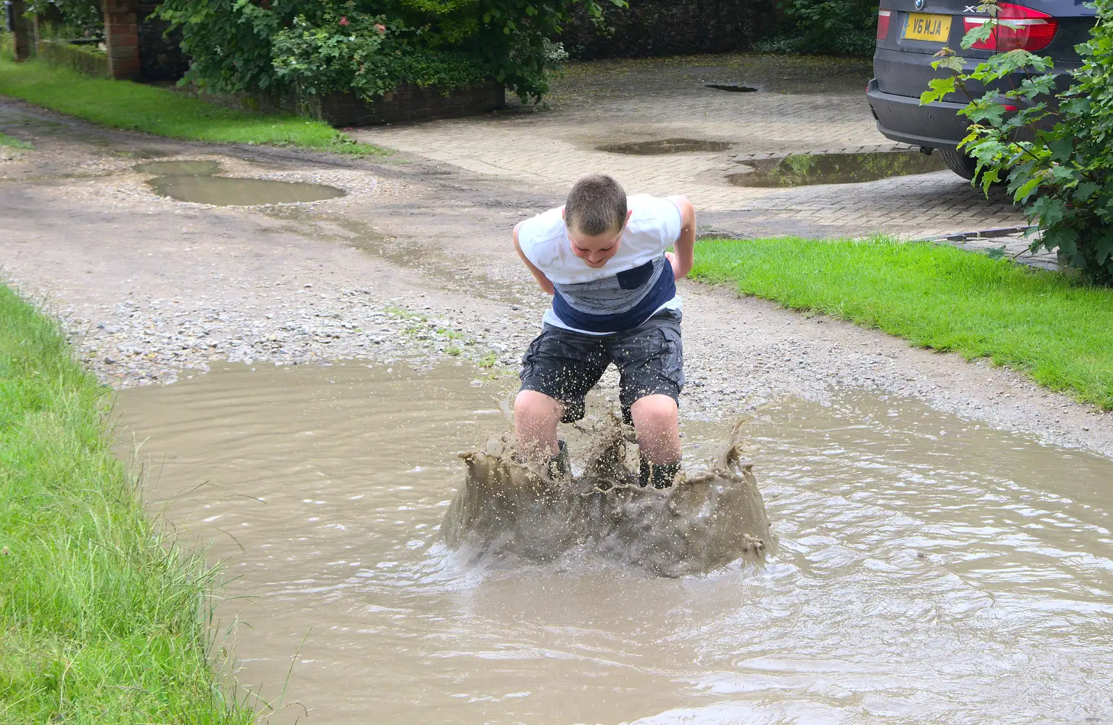 Matthew makes a splash, from Thrandeston Pig, Little Green, Thrandeston, Suffolk - 26th June 2016