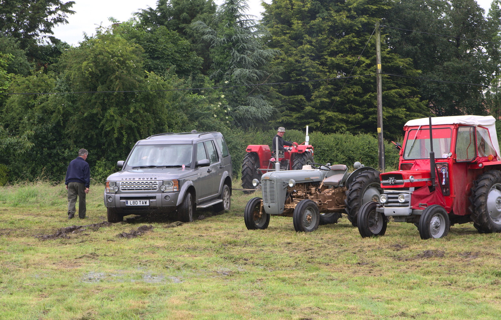 A Land Rover actually gets stuck from Thrandeston Pig, Little Green, Thrandeston, Suffolk - 26th June 2016