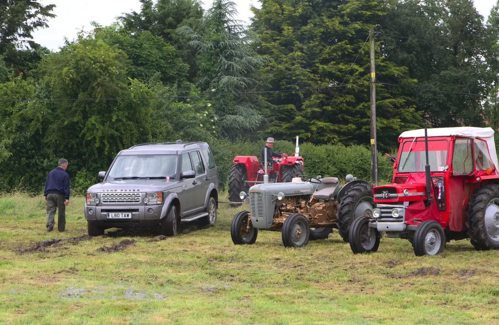 A Land Rover actually gets stuck, from Thrandeston Pig, Little Green, Thrandeston, Suffolk - 26th June 2016