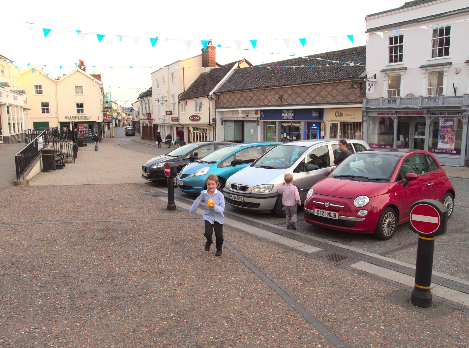Fred runs around the market place from Fred's Camping, Curry and the Closing of B&Q, Thetford, Diss  and Ipswich - 16th July 2016